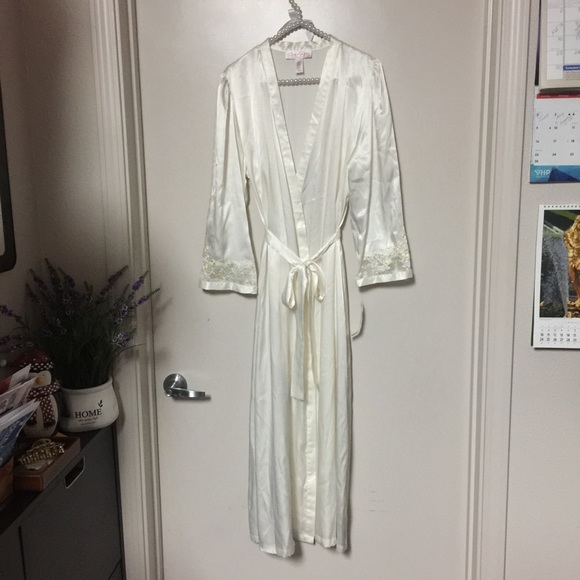 Oscar de la Renta Other - Oscar de la  Renta Nightgown Wrap Robe